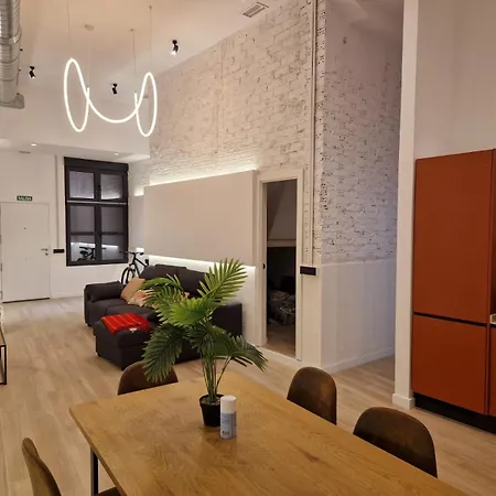 New 2024 Luxury Design Lofts, By Santa Barbara Castle, With Pool Table, Ac And Wifi